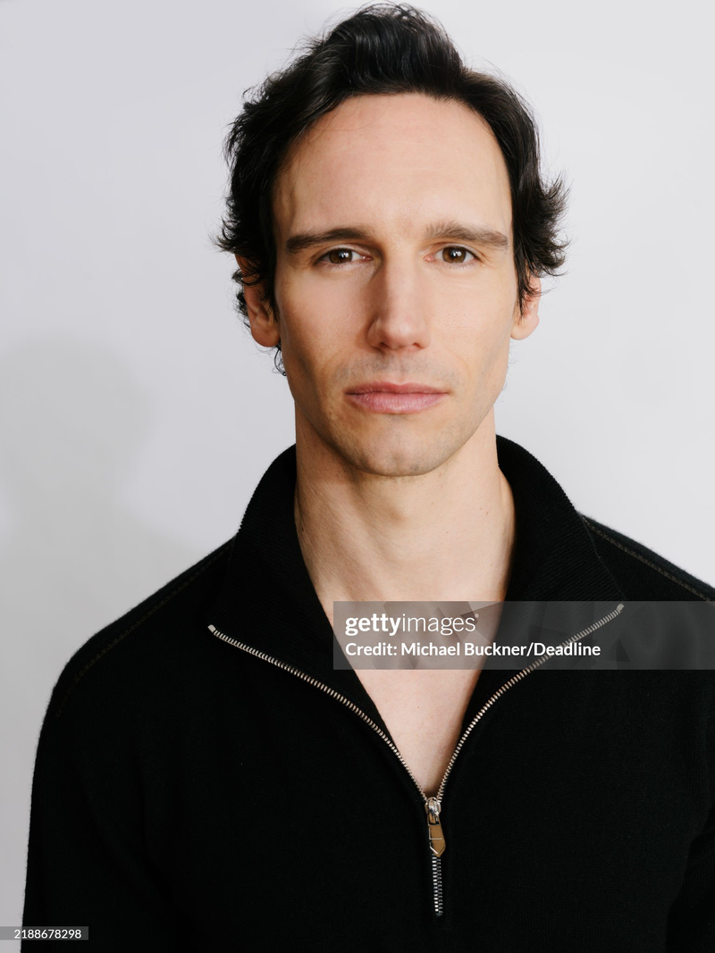 Cory Michael Smith - Foto 1