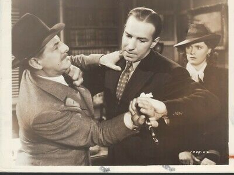 Foto 3 de Behind The News