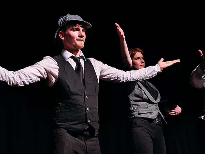 Foto 2 de Spontaneous Sherlock (Play)