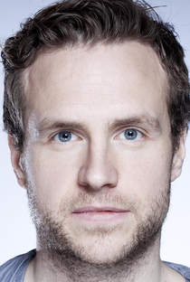 Rafe Spall - Poster 1