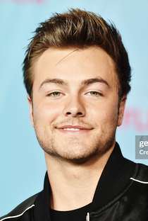 Peyton Meyer - Poster 1