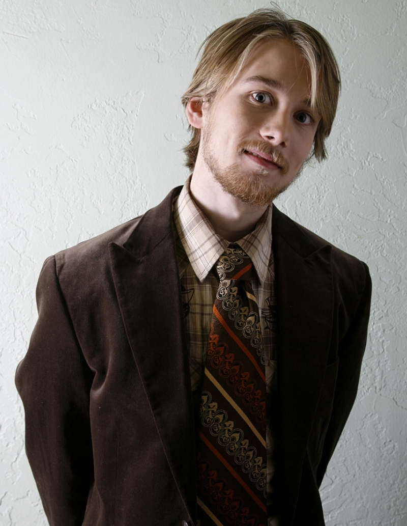 Lou Taylor Pucci - Foto 4