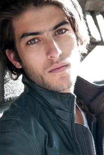 Juan Pablo Gil - Poster / Capa / Cartaz - Oficial 1