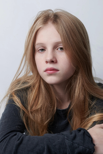 Alyla Browne - Poster / Capa / Cartaz - Oficial 3