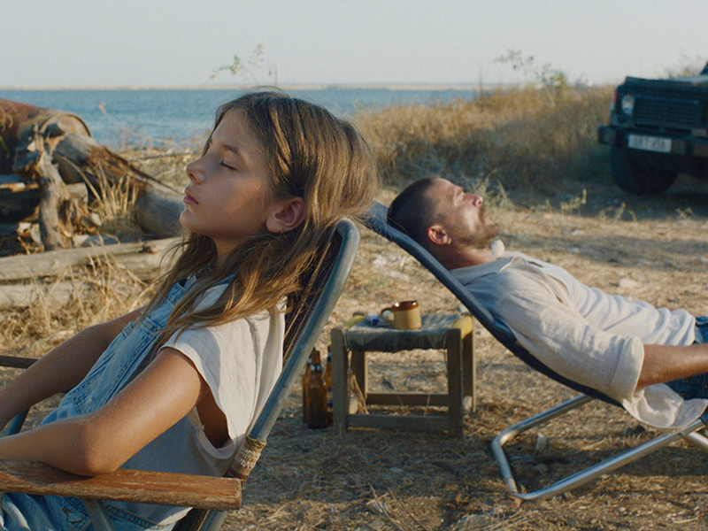 Foto 1 de Hold Onto Me