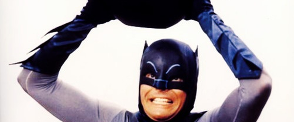 Adam West: o eterno Batman de '66 faz 86 anos!