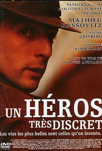 Um Herói Muito Discreto - Poster / Capa / Cartaz - Oficial 1