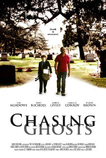 Chasing Ghosts - Poster / Capa / Cartaz - Oficial 1