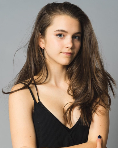 Chloe East (16 de Fevereiro de 2001) Artista Filmow