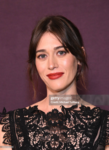 Lizzy Caplan (30 de Junho de 1982) Artista Filmow