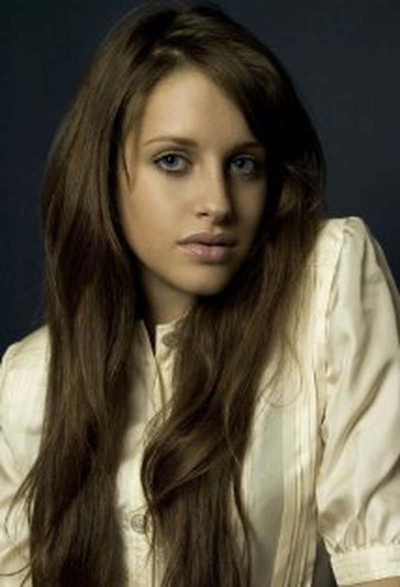 Carly Chaikin - Foto 3
