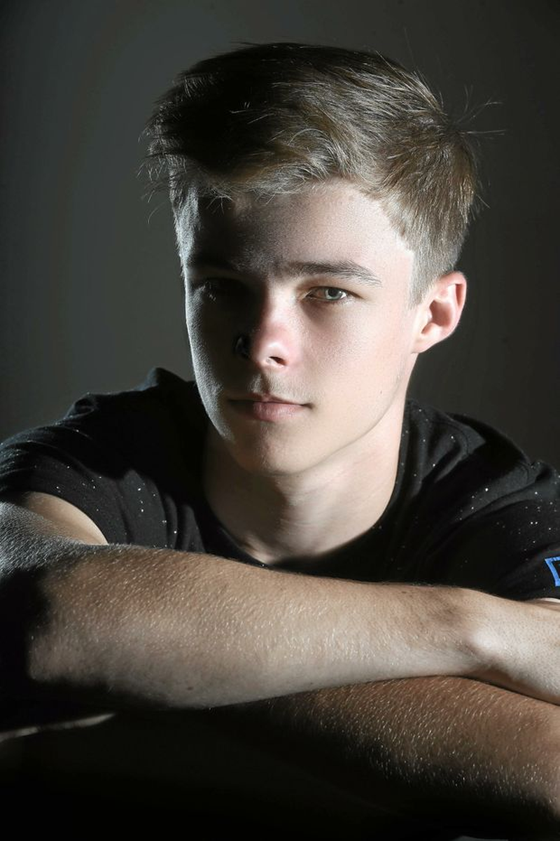 Nicholas Hamilton - Foto 14