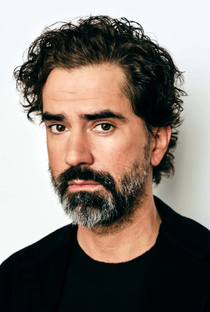 Hamish Linklater - Poster 1