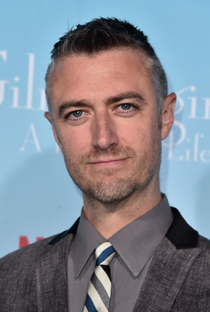 Sean Gunn - Poster 1