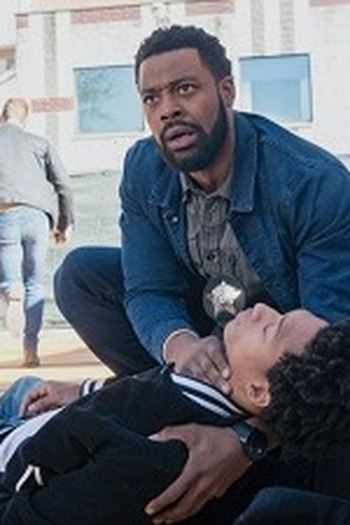 Poster de Episódio Black and Blue (2018)
