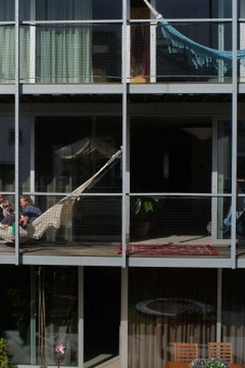 Poster de Episódio Amsterdam: Three Generation House (2022)