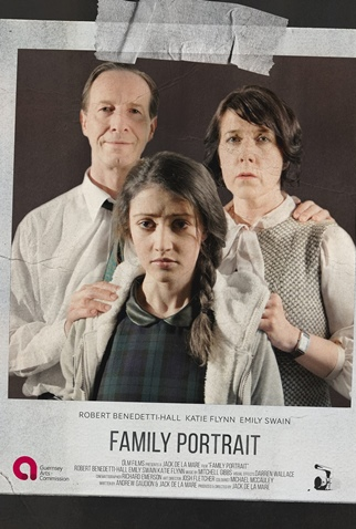 Poster 1 de Curta Family Portrait (2014)