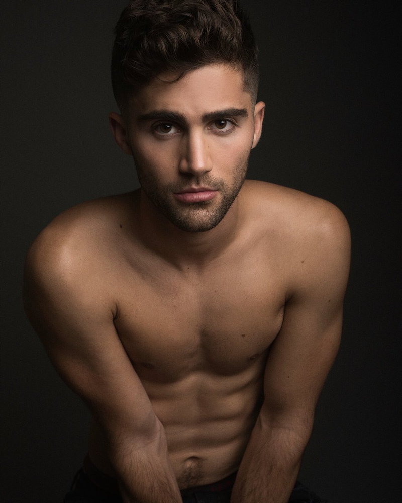 Max Ehrich - Foto 1