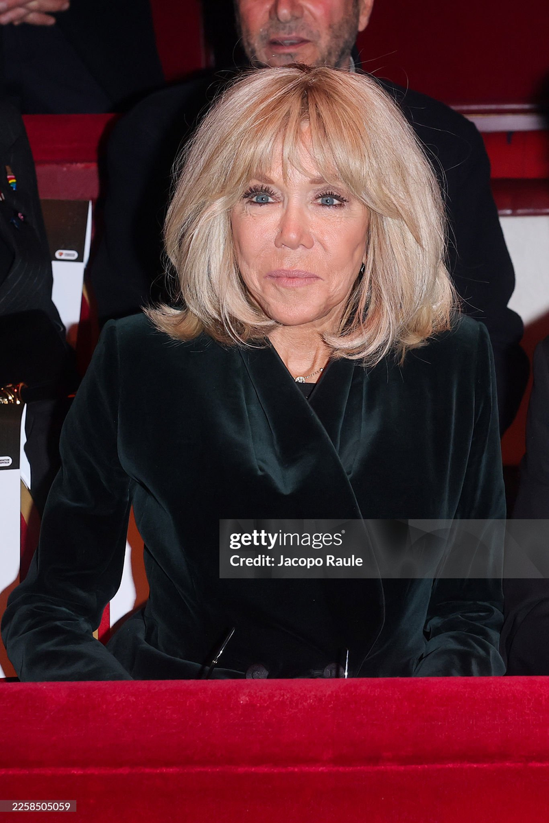 Brigitte Macron - Foto 1