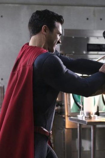 Poster de Episódio Holding the Wrench (2021)