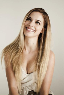 Alexis Knapp - Poster 4