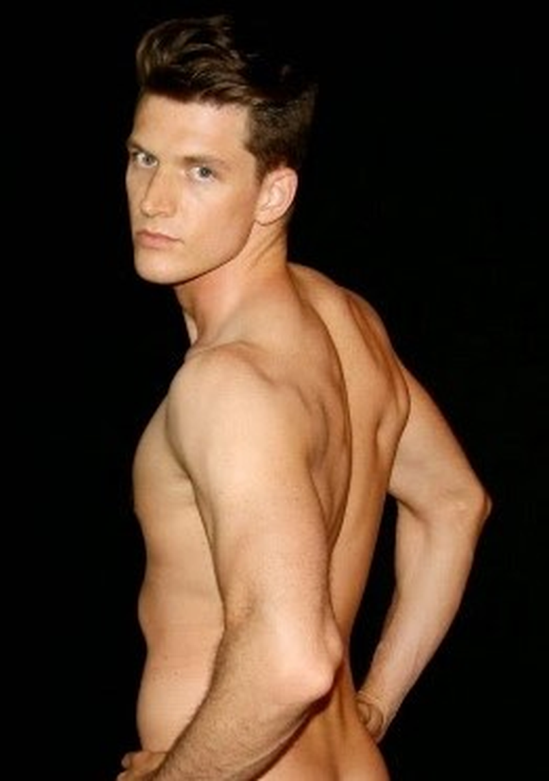 Logan Macrae - Foto 1