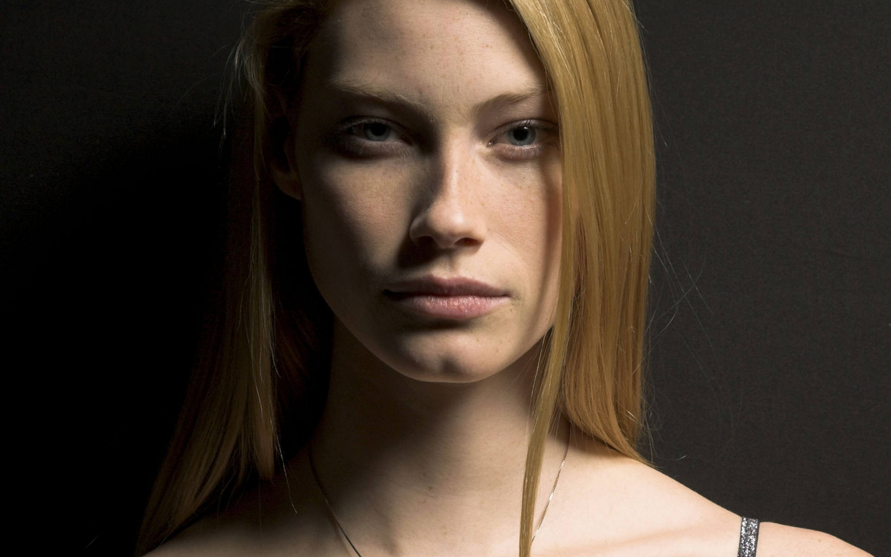 Alyssa Sutherland - Foto 1