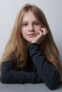 Alyla Browne - Poster / Capa / Cartaz - Oficial 1
