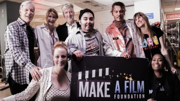 Johnny Depp e mais astros ajudam paciente de câncer a fazer um filme antes de morrer | Observatório do Cinema