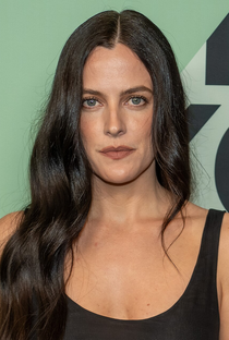 Riley Keough - Poster 1