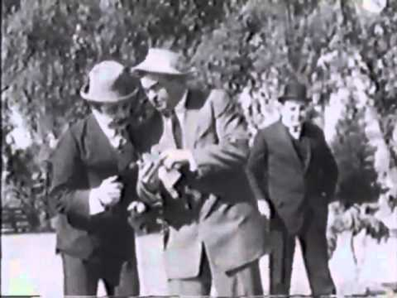 Foto 1 de The Engagement Ring