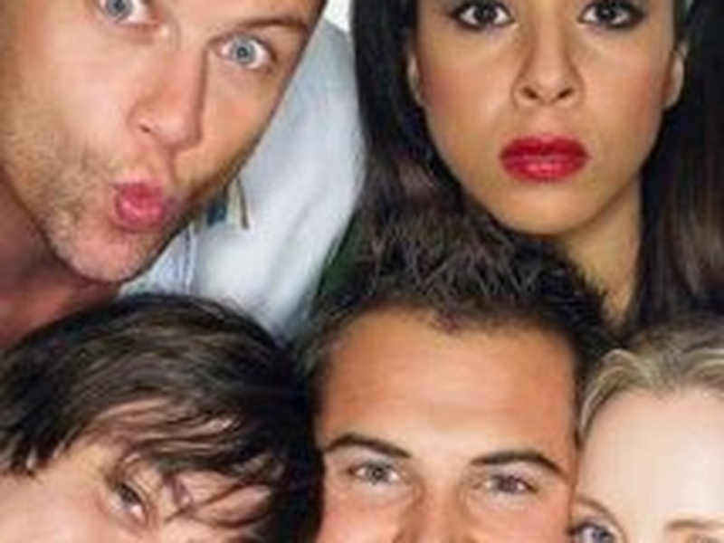 Foto 2 de Tripping Over