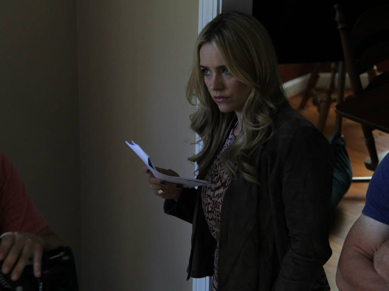 Foto 2 de Along Came the Devil