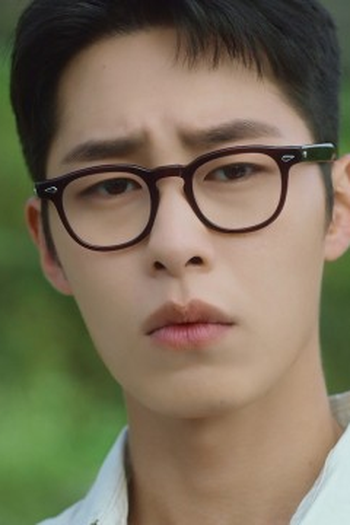 Poster de Episódio 여름의 대삼각형 (2025)