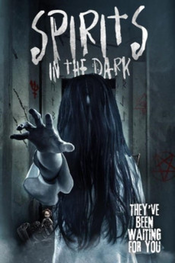  de Filme Spirits in the Dark (2020)