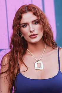Bella Thorne - Poster 1