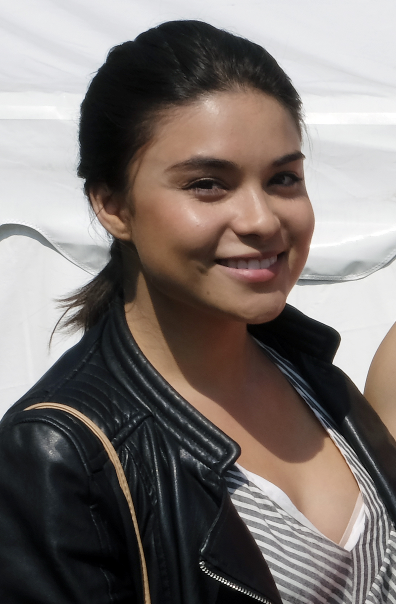 Devery Jacobs - Foto 1