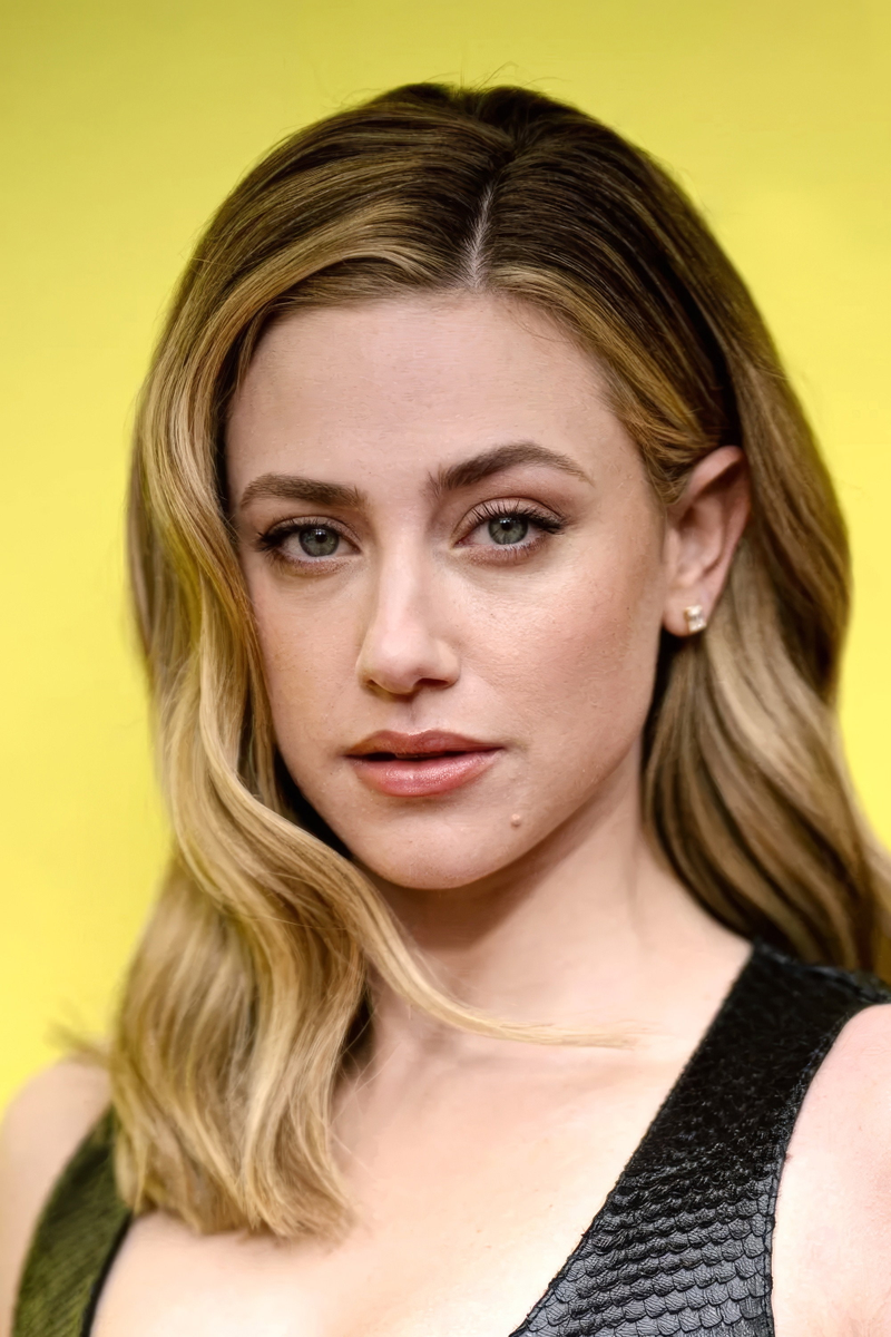 Lili Reinhart - Foto 3