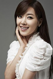 So Yi Hyun - Poster 1
