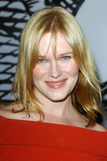 Nicholle Tom
