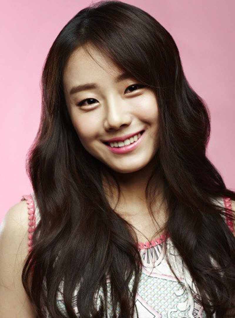 Lee Si-Won - Foto 1