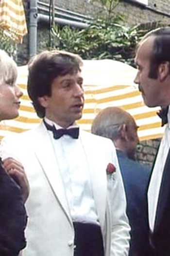 Poster de Episódio Armed and Extremely Dangerous (1985)