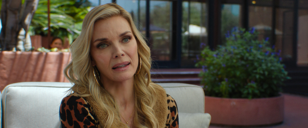 Michelle Pfeiffer esclarece planos para o cinema após rumores de aposentadoria