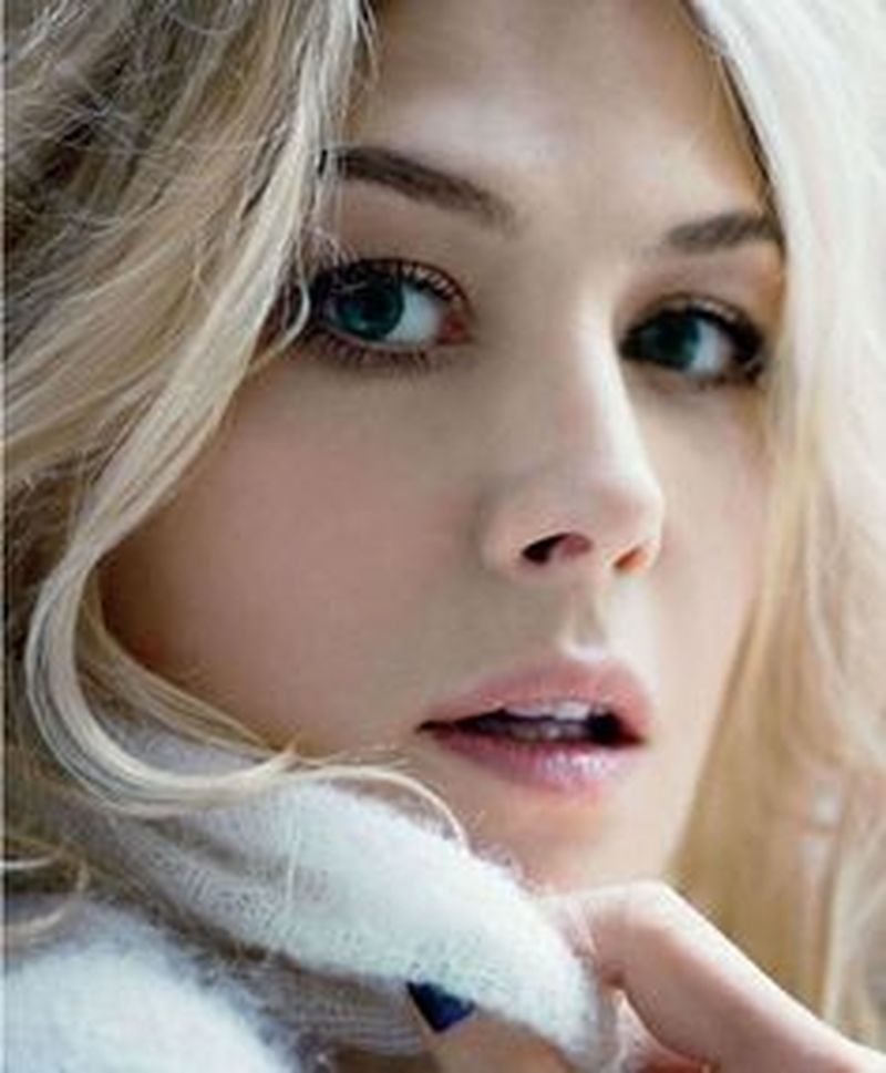 Rosamund Pike - Foto 30
