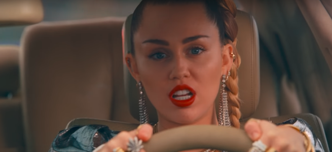 Miley Cyrus é confirmada em 5ª temporada de Black Mirror