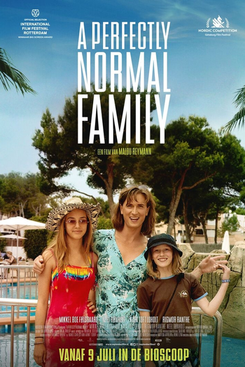  de Filme A Perfectly Normal Family (2020)