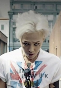 G-Dragon: Crooked (G-Dragon: 삐딱하게)