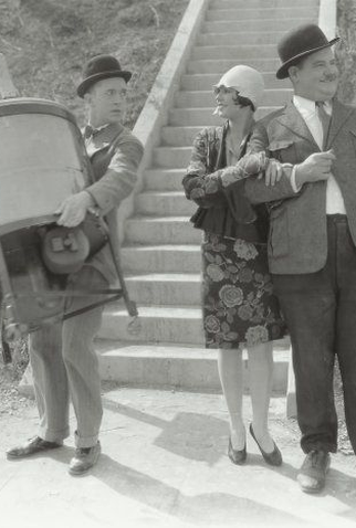 Poster 5 de Curta Hats Off (1927)