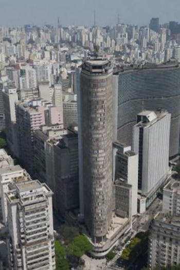 Poster de Episódio Viver e Trabalhar Nas Nuvens (2023)