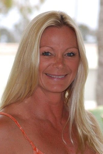 Raye Hollitt - Poster 1